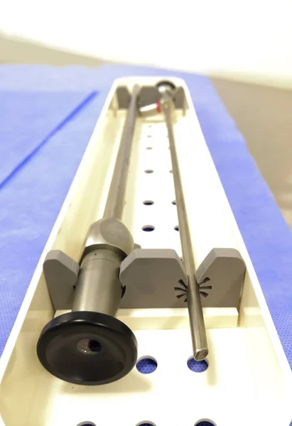 Laparoscopio médico quirúrgico colocado en su contenedor —  Fotos de Stock