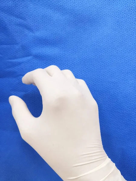 Αποστειρωμένο γάντι στο χέρι — Φωτογραφία Αρχείου