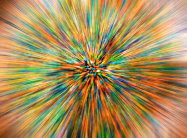 Renkli Bulanık Arkaplan Merkezi Noktaya Odaklandı