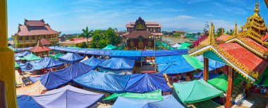 Ywama, Myanmar - 18 Şubat 2018: Hpaung Daw U Pagoda 18 Şubat Ywama içinde arka avlu güzel pagodadan ve Inle Gölü ile pazarda parlak çadır.