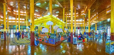 Ywama, Myanmar - 18 Şubat 2018: Kiliseye ana tapınak Hpaung Daw U Pagoda 18 Şubat Ywama içinde Inle Gölü Panoraması.