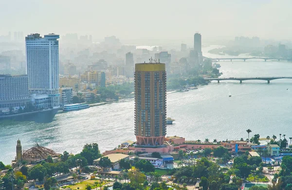 Torens Oevers Van Nijl Zijn Moderne Stad Hotels Gelegen Het — Stockfoto