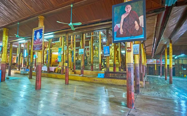 Ywama Myanmar Février 2018 Salle Prière Bois Monastère Chats Sautants — Photo