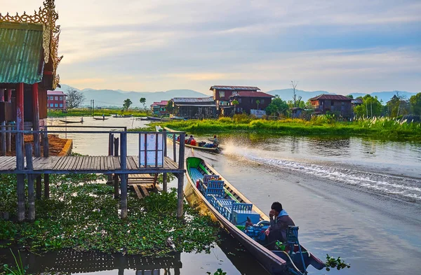 Inle Gölü, Ywama, Myanmar üzerinde eski manastır Uzunbacak sundurma dan gün batımını izlemek.