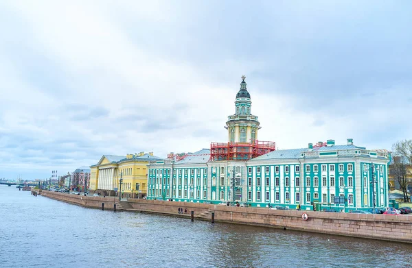 Sankt Petersburg Ryssland April 2015 Vackra Emsemble Byggnaderna Längs Universitet — Stockfoto