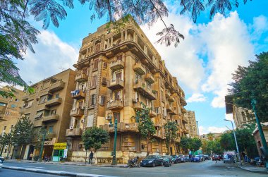 Cairo, Mısır - 24 Aralık 2017: Tozlu konut arttır şehir, Al Qasr Al Nil cadde boyunca 24 Aralık Kahire