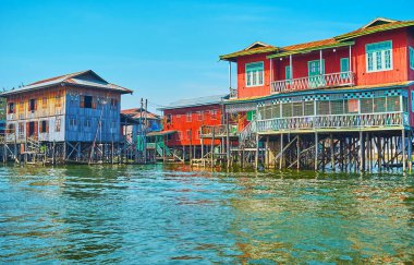 Water Sokağı, Inle Gölü, Myanmar stilts üzerinde duran Inpawkhon Köyü.
