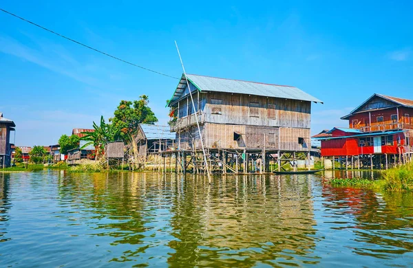 Lago Inle Cuenta Con Numerosos Pueblos Acuáticos Con Casas Pintorescas —  Fotos de Stock