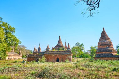 Bagan tapınaklar arasında yürüyüş antik Birmanya mimarisi, Myanmar zevk için en iyi yoldur