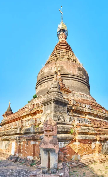 Vecchia Pagoda Abbandonata Con Scultura Del Guardiano Chinthe All Angolo — Foto Stock