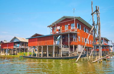 Inle Gölü tekne gezisine köy hayatı keşfetmek, su köyleri ziyaret, mimari stilts, Inpawkhon, Myanmar zevk için en iyi seçimdir.