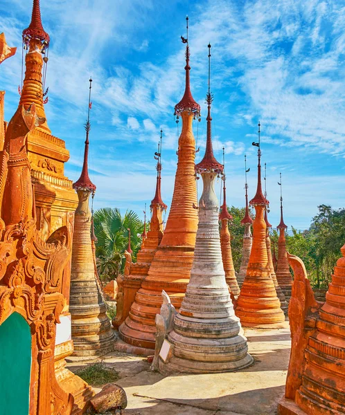 Ochre Pagodas Nyaung Ohak Complex Old Hti Umbrellas Tops Inn — Stock Photo, Image