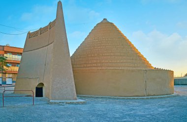 Eski Şehir, Kirman içinde bulunan Ortaçağ evaporatif soğutucu, adlandırılmış bağların, adobe inşaat sarmal kubbe, Iran şekli vardır..