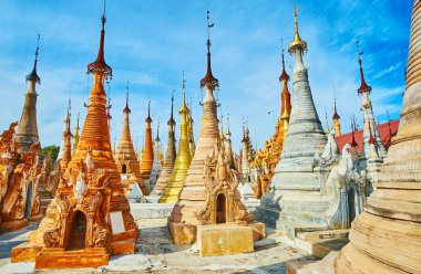 Nyaung Ohak eski pagodadan Tapınak, Inn tein Buda Inle Gölü, Myanmar üzerinde aynı adlandırılmış köyünde yer alan resim, surround.