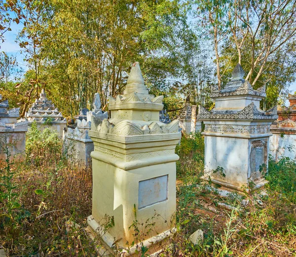 Staré Hrobky Zeleni Nyaung Ohak Webu Nachází Svahu Kopce Malé — Stock fotografie