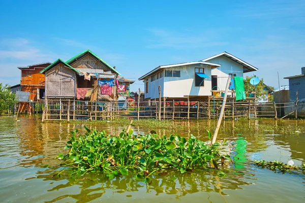 Les Petites Maisons Village Ywama Situé Sur Lac Inle Entouré — Photo