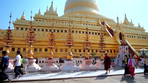 Bagan Myanmar Februari 2018 Toeristen Boeddhistische Pelgrims Lopen Langs Belangrijkste — Stockvideo