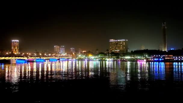 Cairo Egipto Diciembre 2017 Las Luces Noche Ciudad Reflejan Las — Vídeo de stock