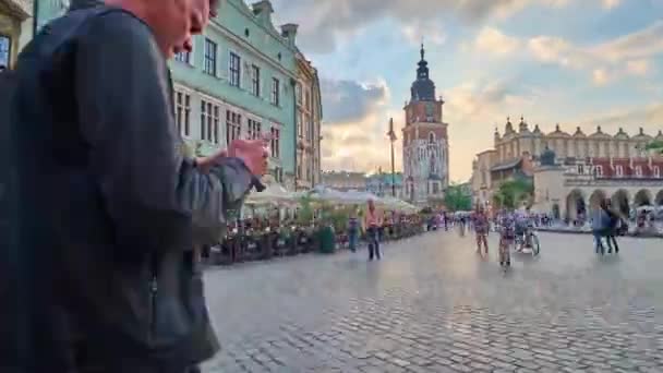 Krakow Polen Juni 2018 Hovedtorvet Med Middelalderlige Rækkehuse Rådhustårn Kludehal – Stock-video