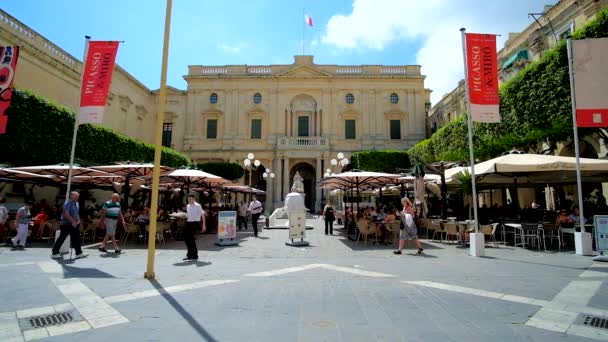 Valletta Malta Junio 2018 Los Pintorescos Cafés Aire Libre Plaza — Vídeo de stock