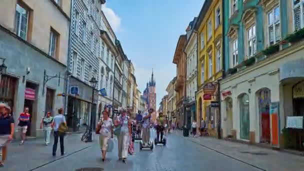 Krakow Polonia Junio 2018 Paseo Perezoso Por Concurrida Calle Florianska — Vídeos de Stock