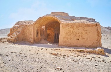 Sessizlik kuleleri ziyaret arkeolojik antik keşfetmek için en iyi yolu Zerdüşt kültür, Yezd, Iran kalıntıları korunmuş bir sitedir.