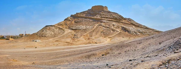 Panorama Steinete Åsene Dakhma Arkeologiske Sted Med Zoroastrismens Gravtårn Toppen – stockfoto