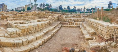 Roma kalıntıları Kom El Dekka (Kom Ad Dikah) Roma Auditorium, İskenderiye, Mısır'da ünlü arkeolojik site salonlarında ders.