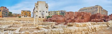 Roma döneminin arkeolojik site Panoraması adlı Kom reklam Dikka (Kom El Dekka) kalıntıları Roma aralarında ve banyolar, İskenderiye, Mısır ile.