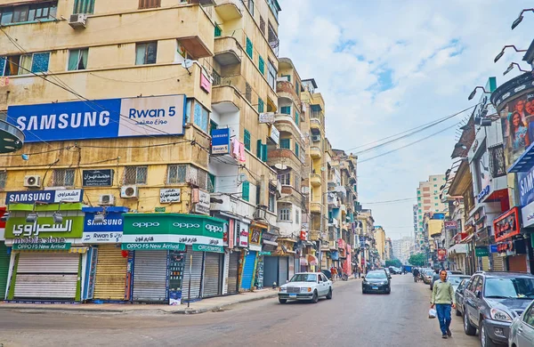 アレクサンドリア エジプト 2017 みすぼらしい通りショッピング地区の多くのショップ カフェ ワーク ショップ 日アレクサンドリアの Attarin 地区に — ストック写真
