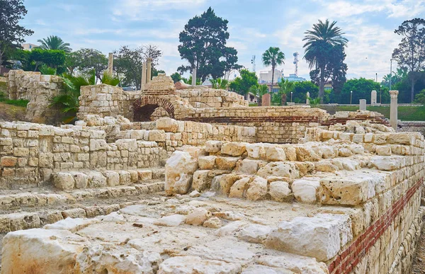 Die Ruinen Der Antiken Schule Hörsäle Der Archäologischen Stätte Von — Stockfoto