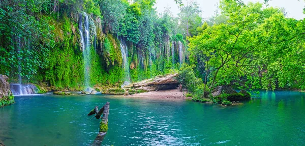 库尔顺卢瀑布的著名自然公园坐落在峡谷 覆盖着郁郁葱葱的森林 阿克苏 土耳其 — 图库照片