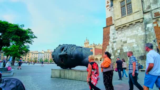 Krakow Polen Juni 2018 Moderna Skulpturen Namngivna Eros Bendato Eros — Stockvideo