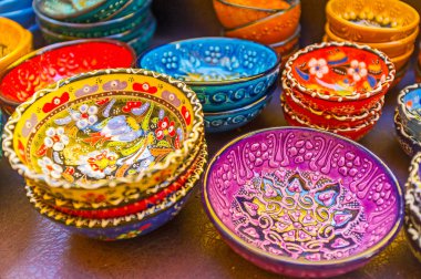 Floral Temalar, Antalya, Türkiye üzerinde ince kabartma desenler ile geleneksel Türk dishware.