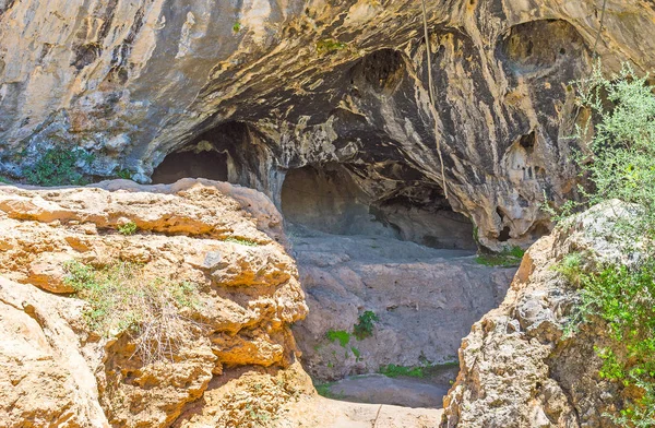 Entrée Ancienne Grotte Karain Située Sur Pente Mont Katran Dans — Photo