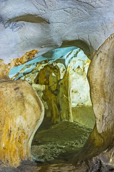 Petit Passage Entre Les Chambres Grotte Karain Yagca Turquie — Photo