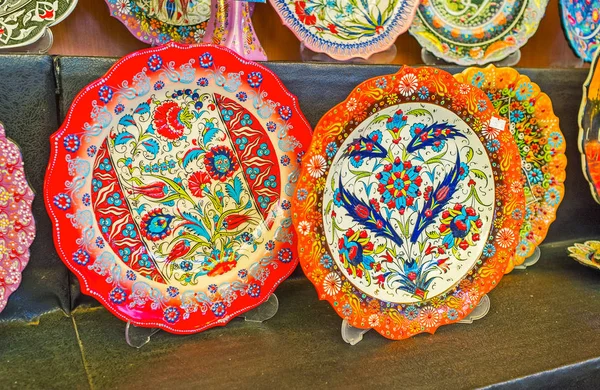 Puesto Mercado Old Bazaar Ofrece Hermosos Platos Recuerdo Con Colorido — Foto de Stock