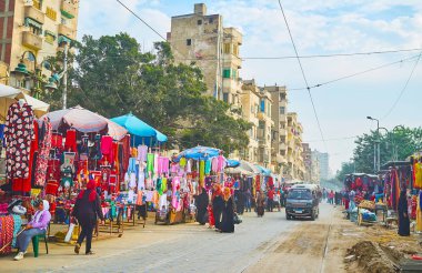 Alexandria, Mısır - 18 Aralık 2017: Karmouz hazır giyim pazarında popüler alışveriş bölgesinde, 18 Aralık Alexandria alanıdır.