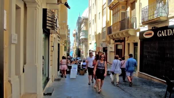 Valletta Malta Junio 2018 Montañosa Calle Old Theatre Con Boutiques — Vídeo de stock