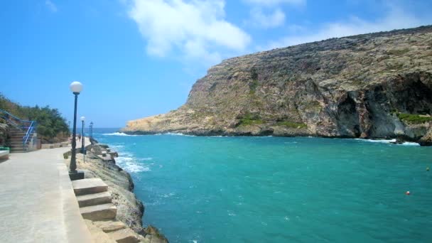 Die Promenade Entlang Des Natürlichen Hafens Von Xlendi Dorf Mit — Stockvideo