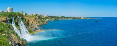 Muhteşem alt Düden Şelale Resort eşsiz doğa ve doğal manzaralar, Antalya, Türkiye'nin en iyi yerdir.