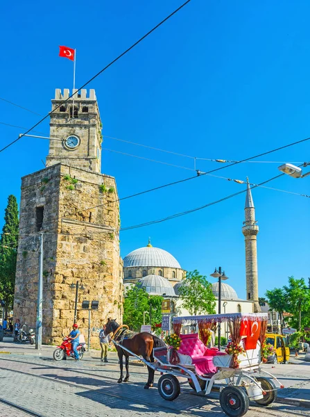 Antalya Turkey May 2017 Beautiful Carriage Waits Tourists Antique Clock — Stock Photo, Image