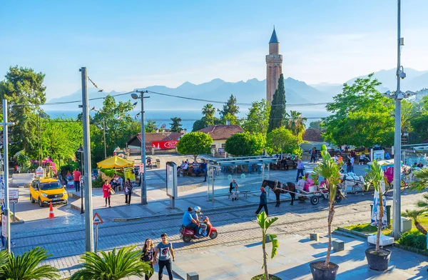 Antalya Turquía Mayo 2017 Concurrida Calle República Con Carruajes Caballos — Foto de Stock