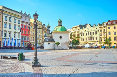 Krakow, Polonya - 11 Haziran 2018: Güzel Kilisesi, St. burada üzerinde 11 Haziran Krakow orta çağlardan duran Wojciech, Main Market Square sahiptir.