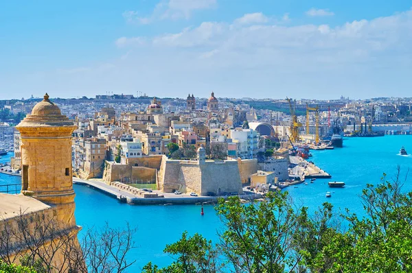 Grande Porto Valletta Rodeado Por Fortes Medievais Maciços Com Bastiões — Fotografia de Stock