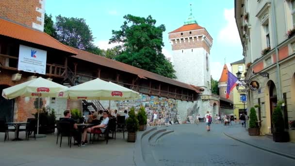 Kraków Polska Czerwca 2018 Patio Restauracji Średniowiecznych Szaniec Wieża Florian — Wideo stockowe