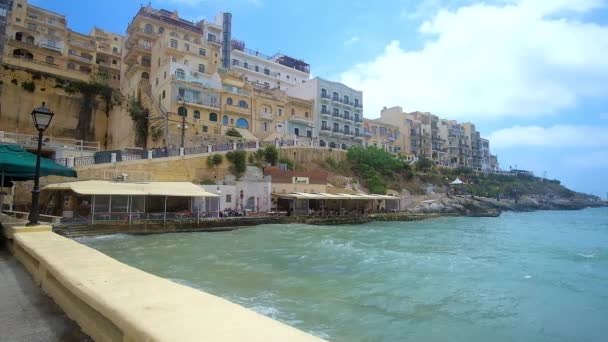Xlendi Malta Junio 2018 Relájese Acogedor Restaurante Paseo Marítimo Del — Vídeos de Stock