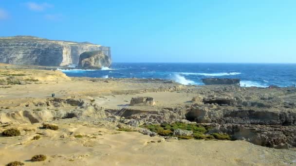 Paisaje Montañoso Costa San Lawrenz Con Vistas Las Tormentosas Olas — Vídeos de Stock