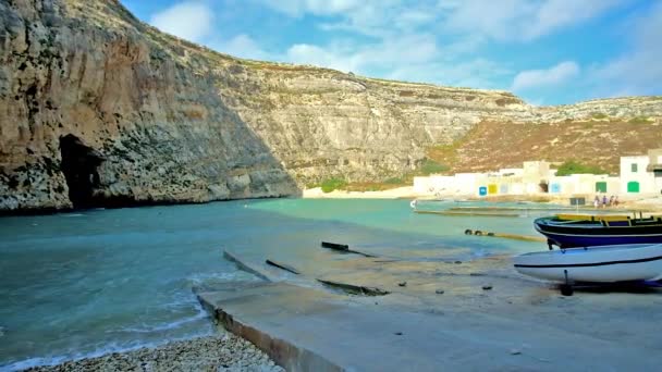 San Lawrenz Pueblo Pescadores Con Pequeñas Casas Blancas Barcos Pesca — Vídeos de Stock