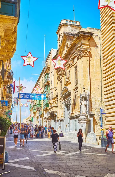 バレッタ マルタ 2018 共和国通りと聖フランシス教会 バレッタで 日の豊富に飾られたファサードの風光明媚な石造り建物 — ストック写真